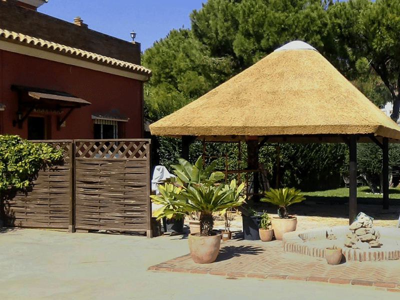 pergolas de madera, techo de junco africano